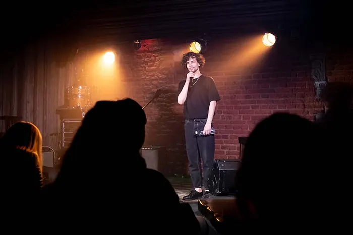 Få sjov firmafest med tryllekunst, quiz, live band eller standup.